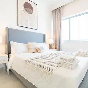  Holiday home Dlx 21st Flr 3br Pool Gym Near Mall By Belvilla