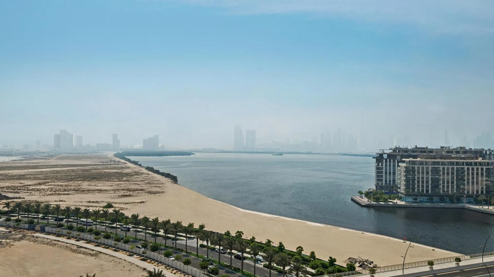 Pool Side View At Dubai Creek Harbour By Dustay 阿拉伯联合酋长国